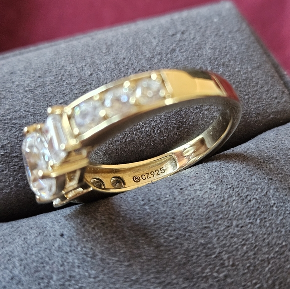 Elegant Gold Over Sterling 925 Women's Ring - Picture 5 of 9